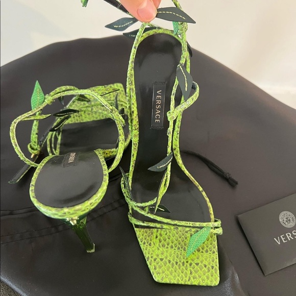 VERSACE PYTHON HEEL - Picture 6 of 10